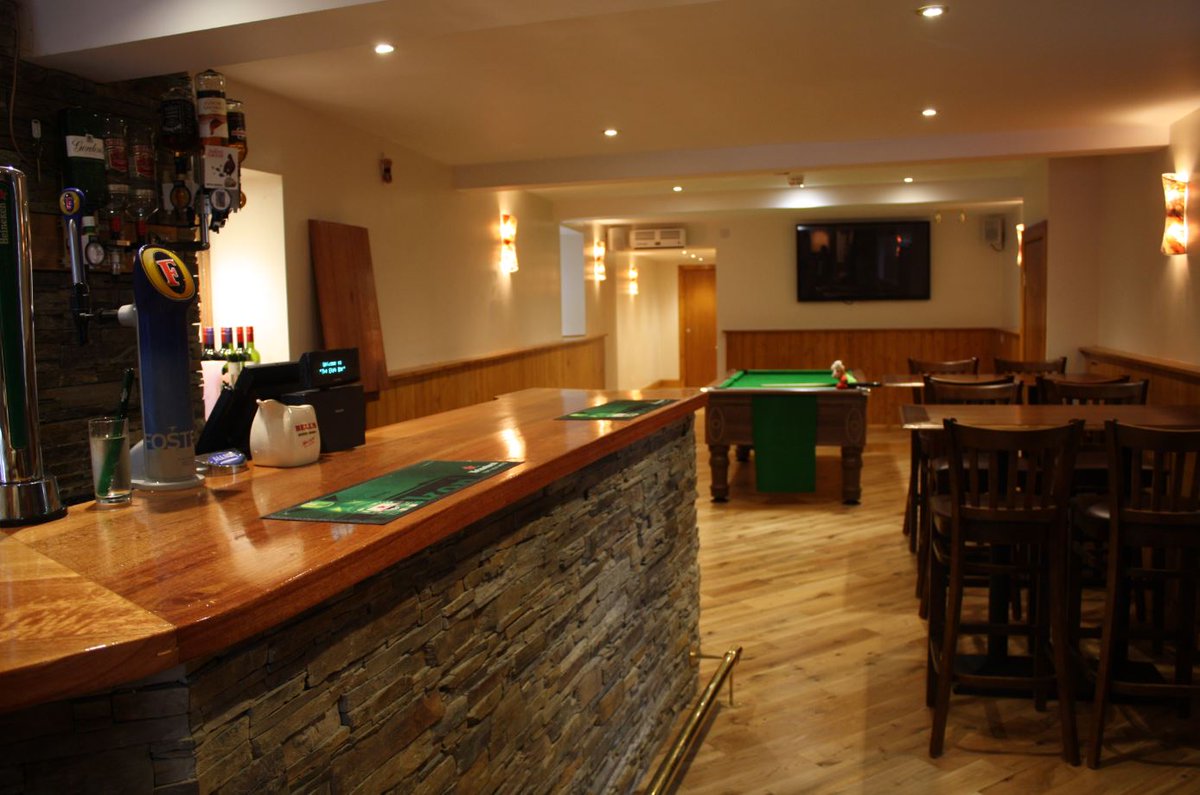 TheElphinstone's tweet photo. Get over those Monday blues with a game of pool with your friends!🎱✨ #mondayblues #biggar #monday #pool #pint #biggar #gameofpool #friends #hotel #local #pub #bar https://t.co/toeIJ1dFBa