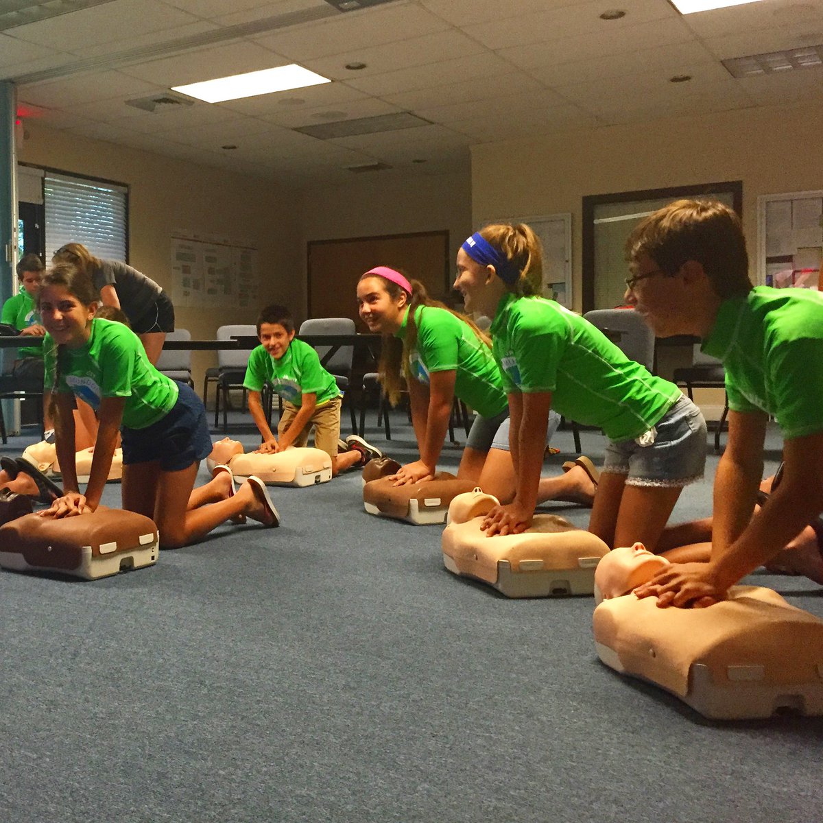 HolaMundoCamp's tweet photo. Training for our CITs starts May 3rd 🏋🏻��♀️🤾🏻‍♂️🚑🏅 Its a great opportunity to learn jr. lifeguard skills, community service, leadership, &amp; earn service hours. 📲 Call us for more info 754 235 0995 or email us at info@holamundocamp.com https://t.co/G92AL1vzF8
