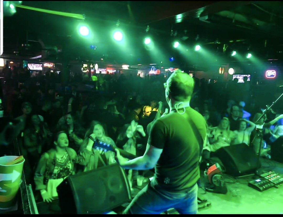 CrescentMoonEnt's tweet photo. Get Sideways took on the Oxford crowd this Saturday at The Library. St. Patrick’s Day weekend well spent! ☘️ #livemusic #music #StPatricksDay2019 #StPaddysDay #StPatricksWeekend #partyband #oxford #bookingagency #green #cme #StPattysDay #bandlife #getsideways https://t.co/LsgcTakvEh