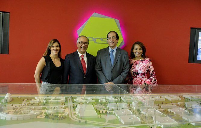ParqueCibernet1's tweet photo. #Repost @MinpreRD 
El ministro de la Presidencia, @GMontalvoFranco, visitó la empresa Encore, ubicada en el Parque Cibernético, que remanufactura celulares iPhone y tabletas iPad para la empresa con mano de obra dominicana. Ver más: https://t.co/vi59IvdZdm https://t.co/wR1r1ueaZW