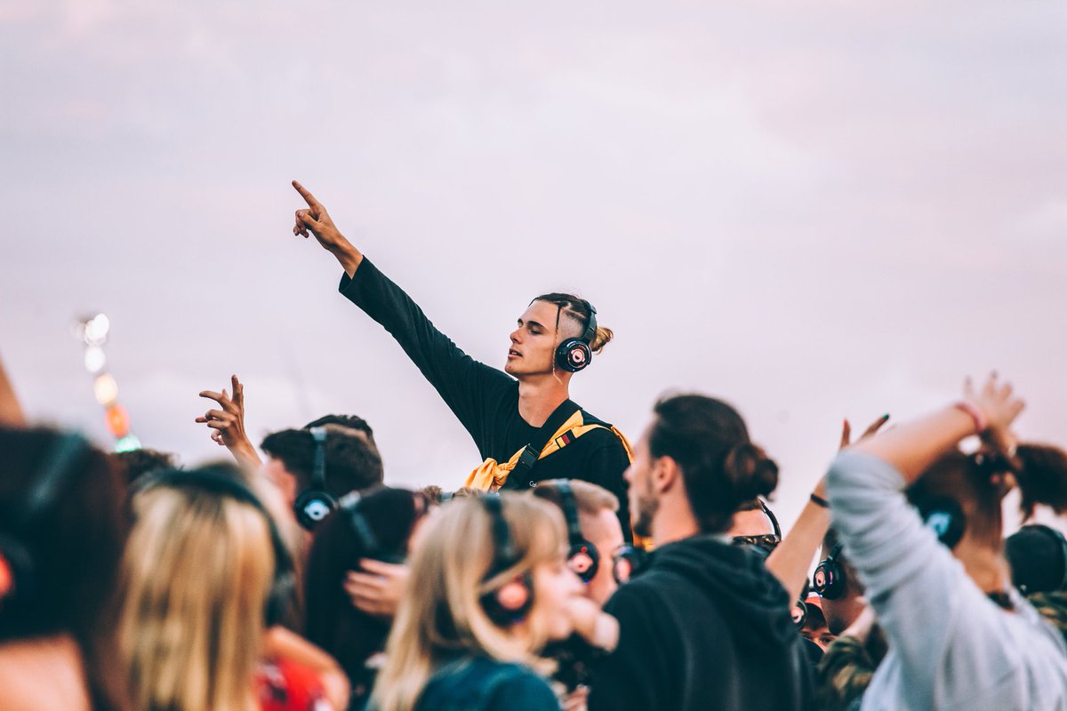 boardmasters's tweet photo. Boardmasters 2018 saw us hold the largest Silent Disco in the UK - it was so awesome (and hilarious!) to see almost twenty thousand of you singing and dancing the night away! 
We can't wait to make more memories on the coast this summer ☀️ https://t.co/I5ZB89QR0z