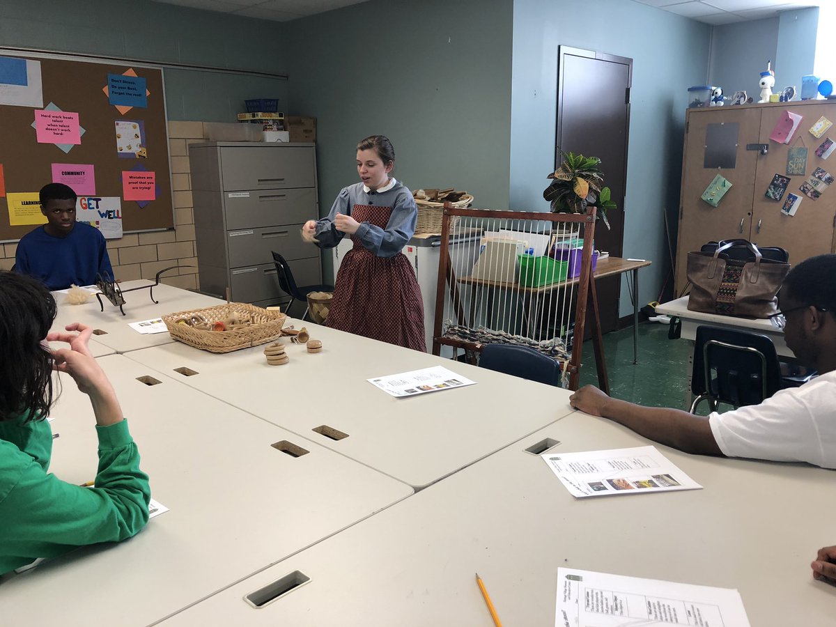 Christy95700541's tweet photo. Learning about life in the 1800s during @gamblemont’s intercession. #CPSandMe #ChompChomp #HCESCCUES https://t.co/gD0ylk1AHB