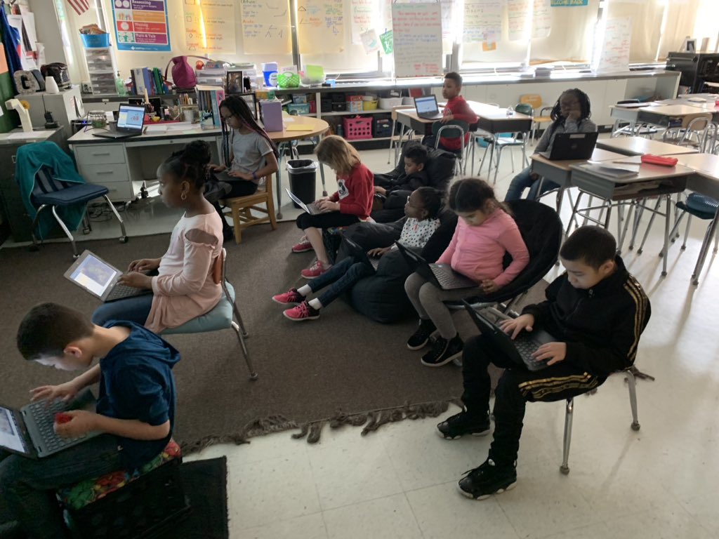 B5CastleHills's tweet photo. @rbautman Started our first Frontier lesson today with some scholars.  Can’t wait to hear what the scholars think of it! #Chdreambuilders https://t.co/w2pV6r9Div