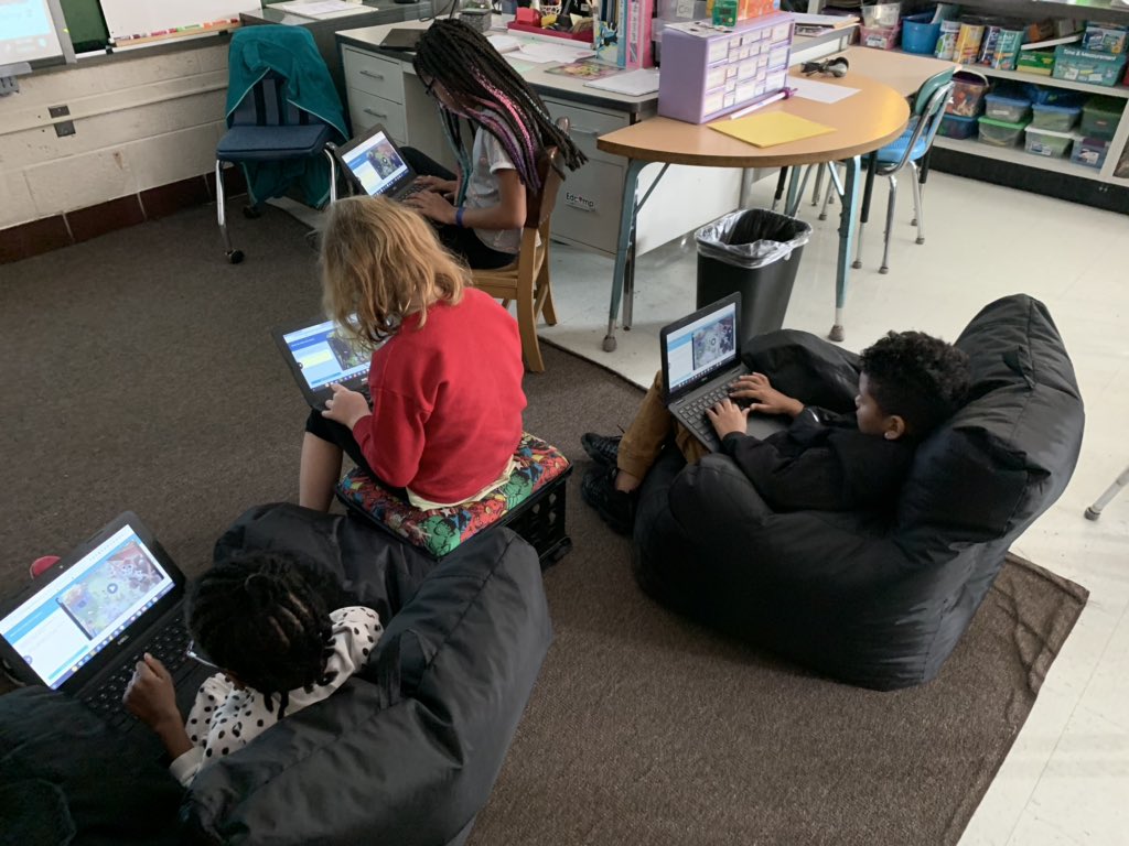 B5CastleHills's tweet photo. @rbautman Started our first Frontier lesson today with some scholars.  Can’t wait to hear what the scholars think of it! #Chdreambuilders https://t.co/w2pV6r9Div