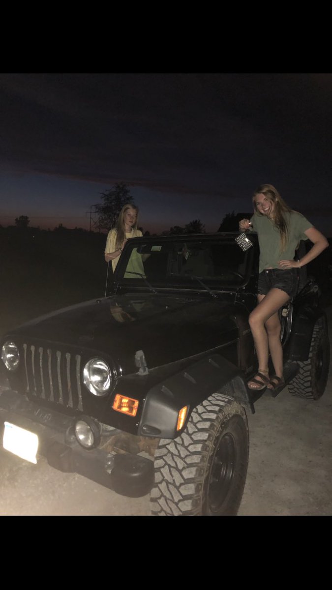 AddisynPfeifer's tweet photo. happy birthday rylie🥳 hope you make lots of bracelets today‼️ @rylieriepl https://t.co/iAllI2mOrH