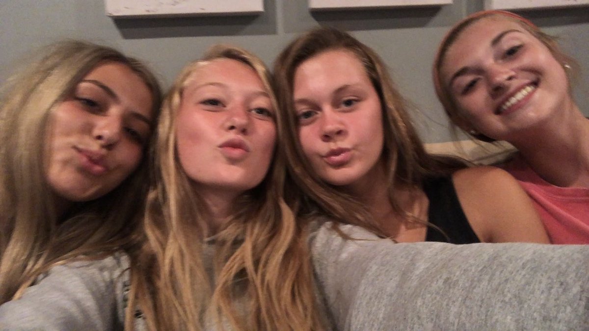AddisynPfeifer's tweet photo. happy birthday rylie🥳 hope you make lots of bracelets today‼️ @rylieriepl https://t.co/iAllI2mOrH