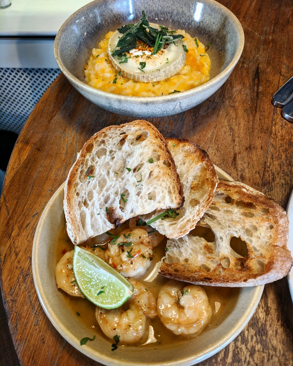 Prawn pil pil, squash and goat's cheese risotto.

Pre-snacks for Ribeye Monday tonight!

#steaknight #londonrestaurants #foodporn #snacks #sw6 #fulhamrestaurants #mondayclub