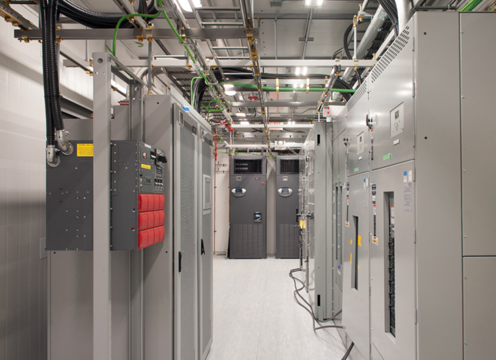 Vertiv's tweet photo. .@451Research says our new line of pre-engineered prefabricated modular datacenter systems help us steer product development toward a balance between the economic advantages of more standardization and the need for customization. https://t.co/ADSNewV1Np #SmartMod https://t.co/Lp7wGl3tuK