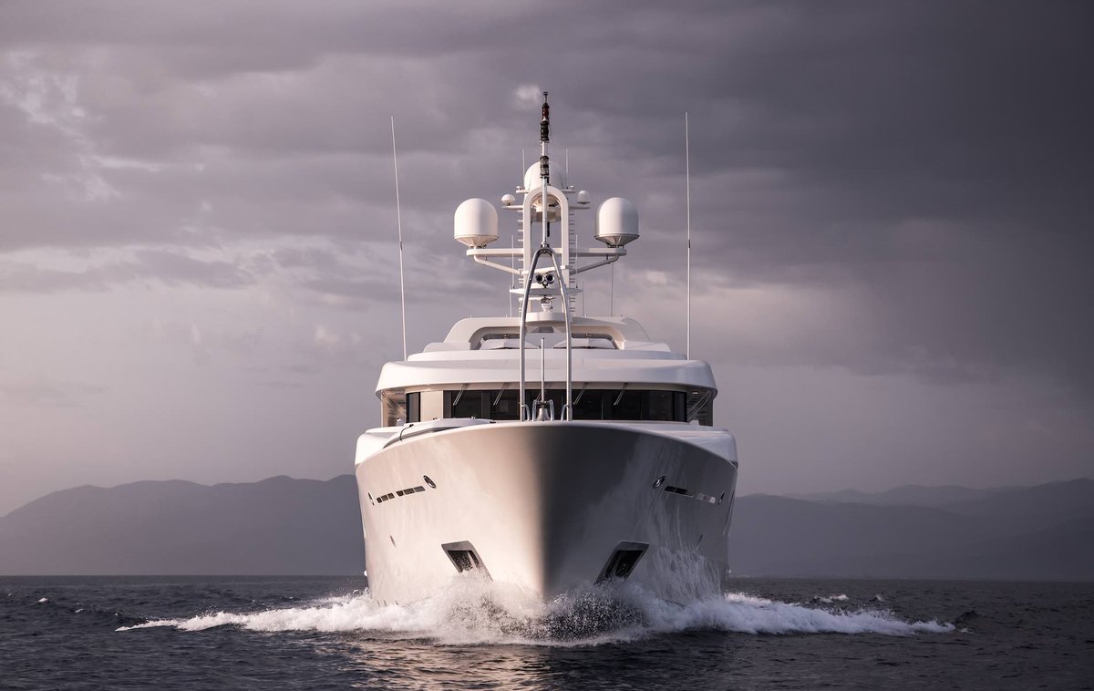 Ahoy_Club's tweet photo. Mercury is a 50m motor yacht, launched in 2001 by the famous Amels Shipyard: https://t.co/KfksDyeXRY https://t.co/RT8krlGtnC