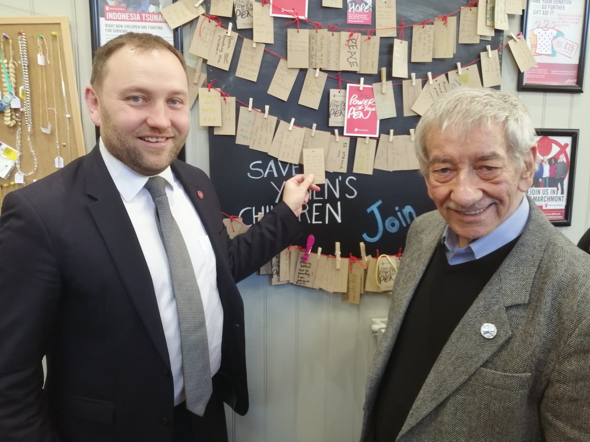 SaveChildrenSCO's tweet photo. Huge thank you @IanMurrayMP @DJohnsonMSP &amp; Cllr Mandy Watt who visited our #Marchmont shop on Friday to show their support for our #PowerofYourPen campaign. We so appreciate the support &amp; thanks to the wonderful Ian Thom, Shop Leader, who arranged everything #YemenCantWait https://t.co/RdRAv1JXAq