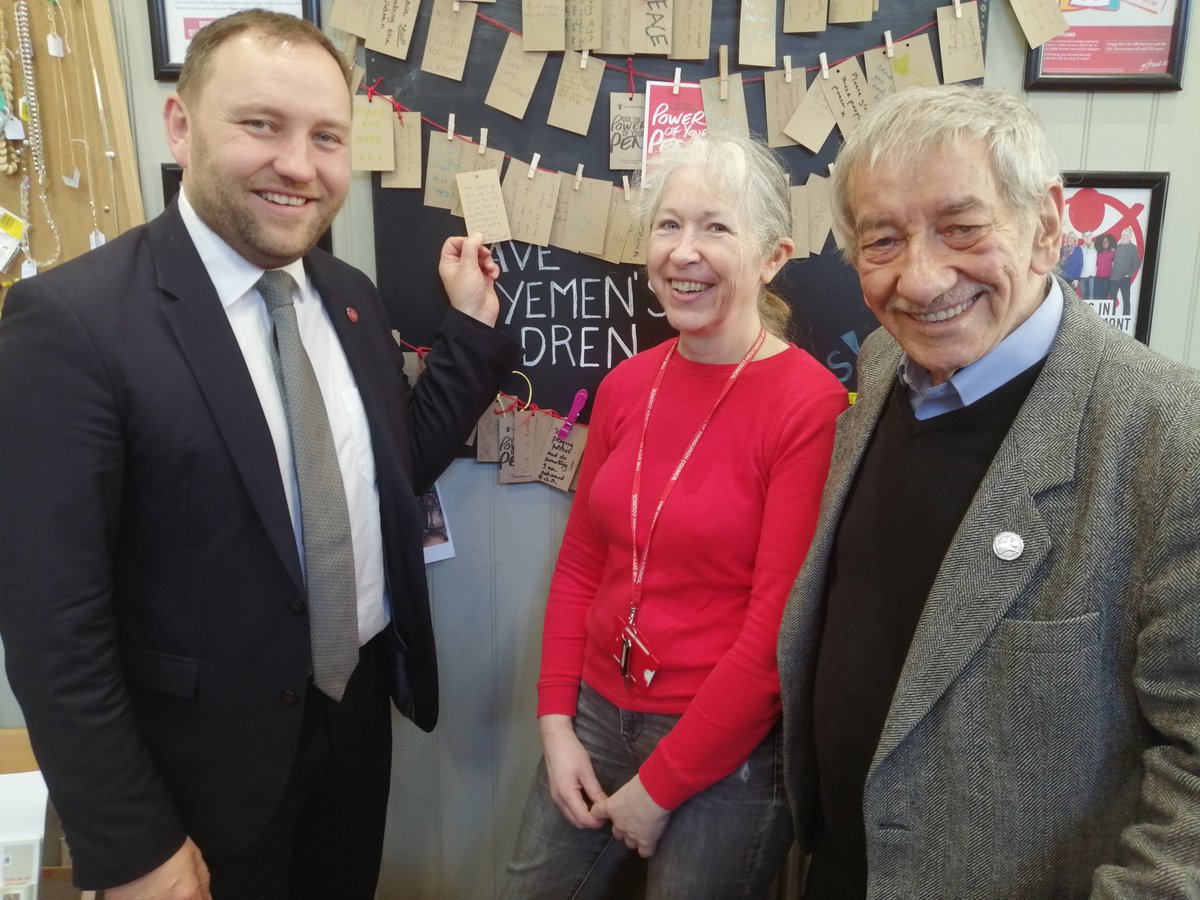 SaveChildrenSCO's tweet photo. Huge thank you @IanMurrayMP @DJohnsonMSP &amp; Cllr Mandy Watt who visited our #Marchmont shop on Friday to show their support for our #PowerofYourPen campaign. We so appreciate the support &amp; thanks to the wonderful Ian Thom, Shop Leader, who arranged everything #YemenCantWait https://t.co/RdRAv1JXAq