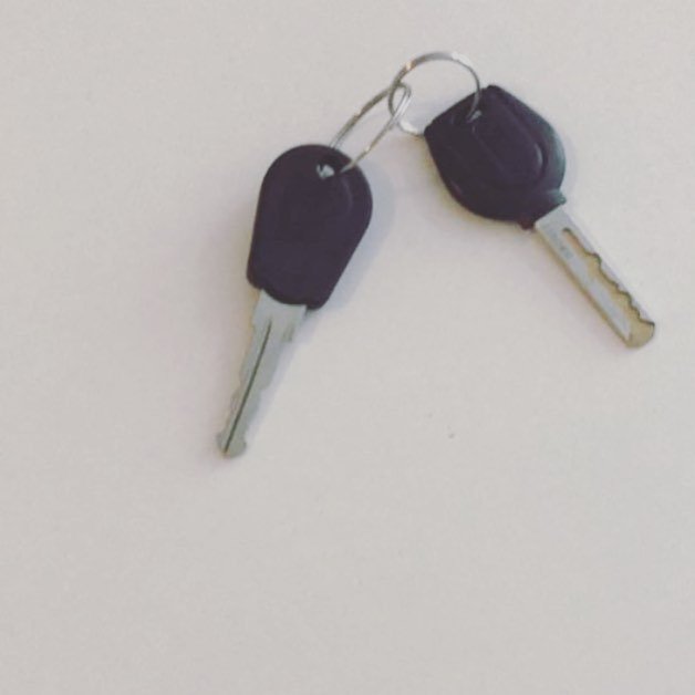 Campus_Ac's tweet photo. Diese Schlüssel wurden am Studentencampus Melaten gefunden. Der rechtmässige Eigentümer kann sich gerne im Next Step Büro am Campus Melaten melden. 
These keys were found in our Studentencampus Melaten. The rightful owner is welcome to report to the Next Step office @ Campus… https://t.co/XTOZMTnl8Y