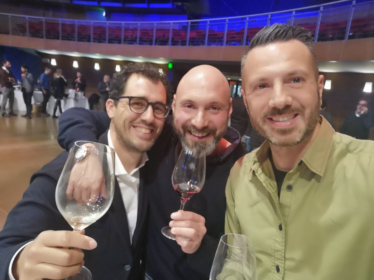 Scuffi_official's tweet photo. I 3 dell'Ave.. e il Merlot #openwine #partesa #tuscanyhall https://t.co/LLXFttN9X9