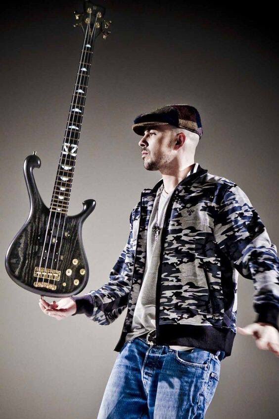 Happy Birthday to original Jamiroquai bassist Stuart Zender! 