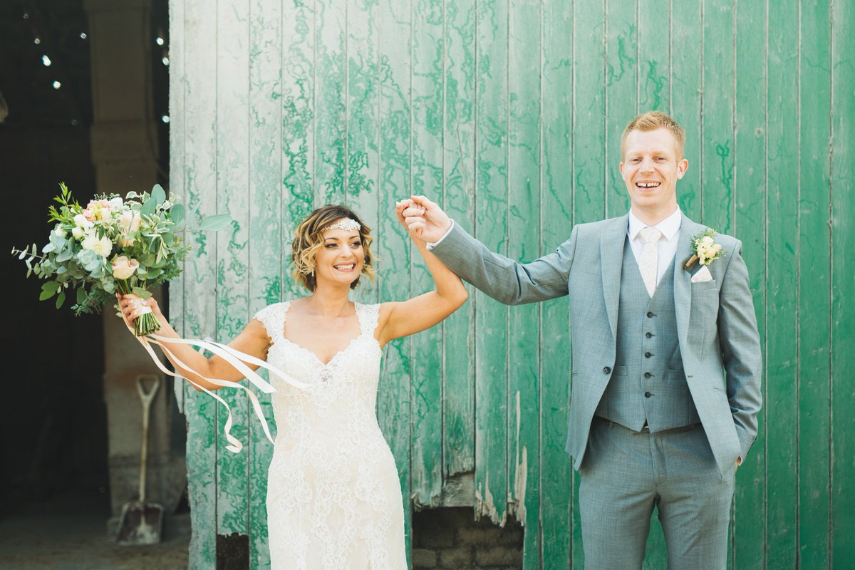 catlanephoto's tweet photo. New blog post: Lizzy &amp; John's summer farm wedding at Dunstall Lodge Farm 💛 https://t.co/X9ogeMm6xZ #bedfordshire #bedford #ukweddingphotographer https://t.co/wtL0BMkGJb