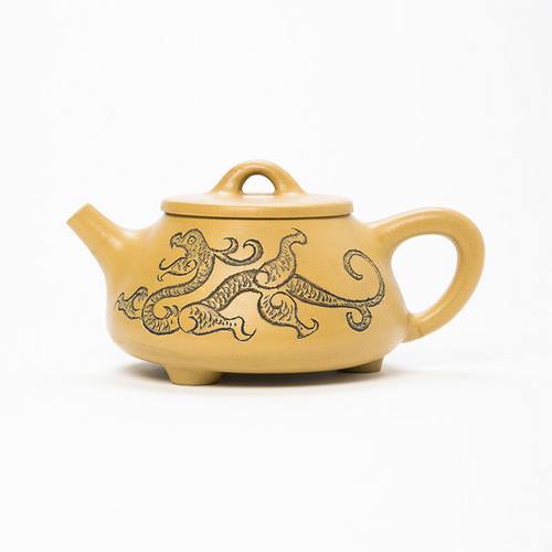 New! Despite his young age he is now a prominent artisan who was awarded the status of master of pottery and crafts. Seeing him at work is a breathtaking sight! New teapots are now available online and in stores. 

bit.ly/2BHn6VT