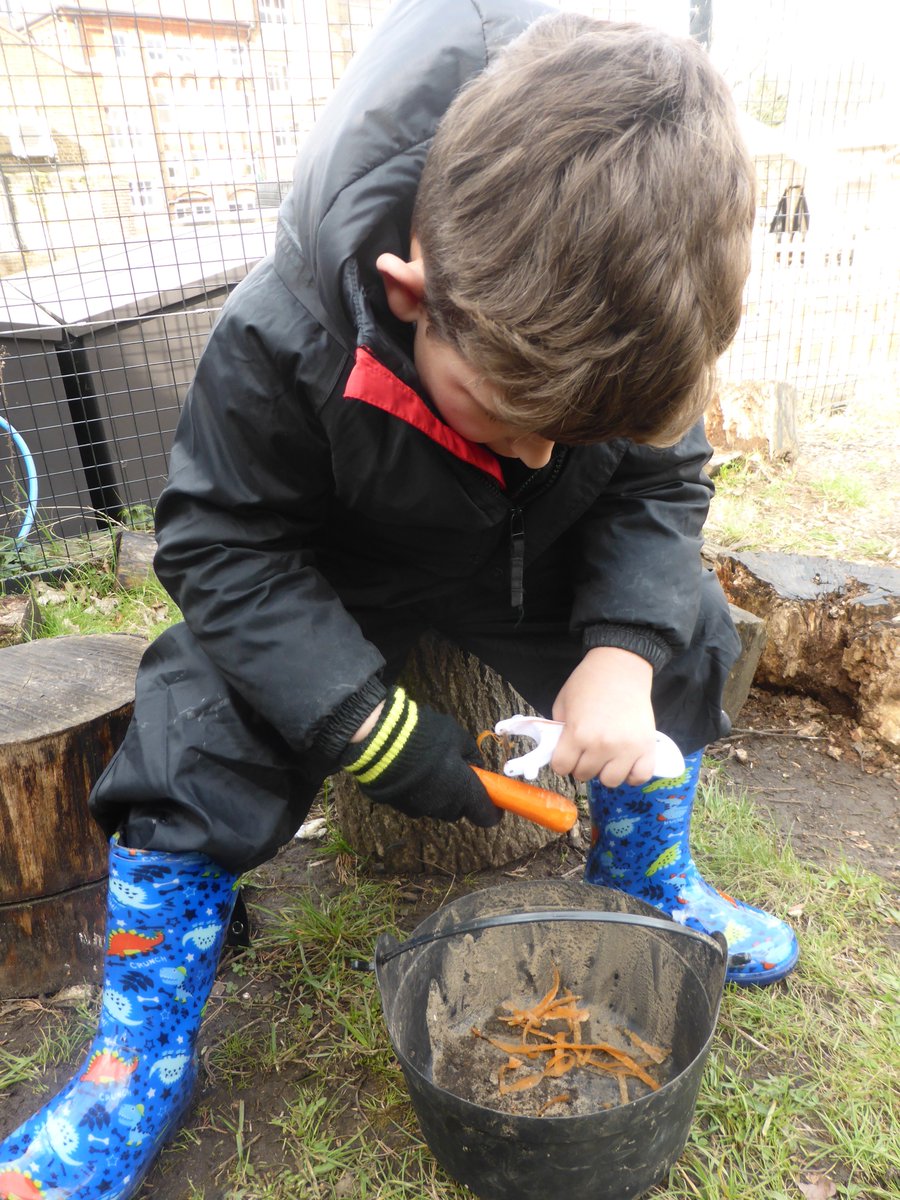 WoodhillFS's tweet photo. We read the story Carrot Soup and then used our expert peeling skills to safely make our own @WoodhillSchool @WoodhillEYFS #risktaking #EYFS https://t.co/jJoHHDweO0