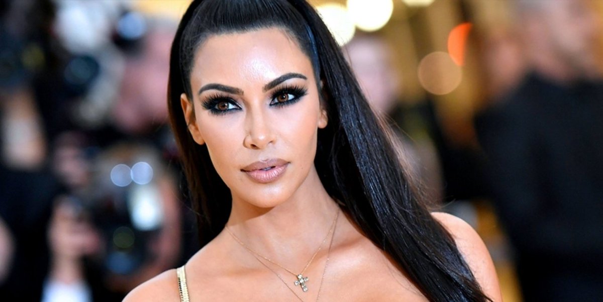 INFOREMAMX's tweet photo. @KimKardashian muestra lo afectada que esta su piel por la psoriasis  
https://t.co/CqMrbna9Ea https://t.co/8weExXNqxT