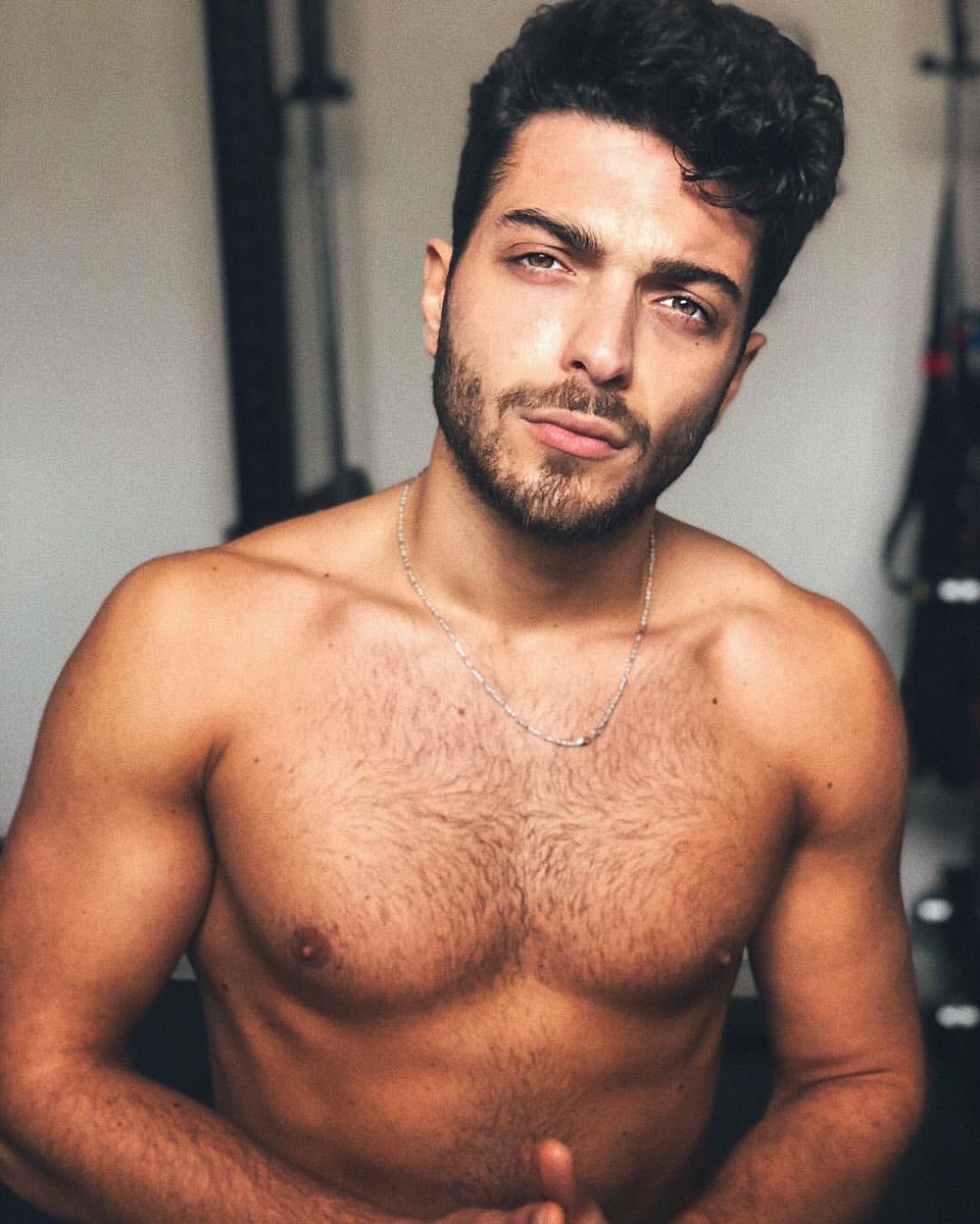 ILVOLOIVUMIAMI's tweet photo. #MondayMorning #GGStyle @GianGinoble 👍😍 ( ok we need more pics like this 😜) https://t.co/dzXE3VETE0