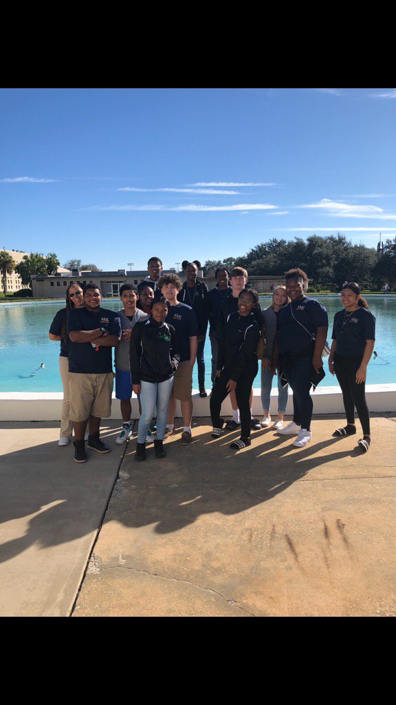 POLKAVID's tweet photo. Mr. Ellis took his dynamic Winter Haven HS 9th grade AVID students on an informative tour of Florida Southern College. They are looking forward to accomplishing their post-secondary goals! #AVIDGoals @winterhavenhs @CoachEllis40 https://t.co/D0A2Knonzg