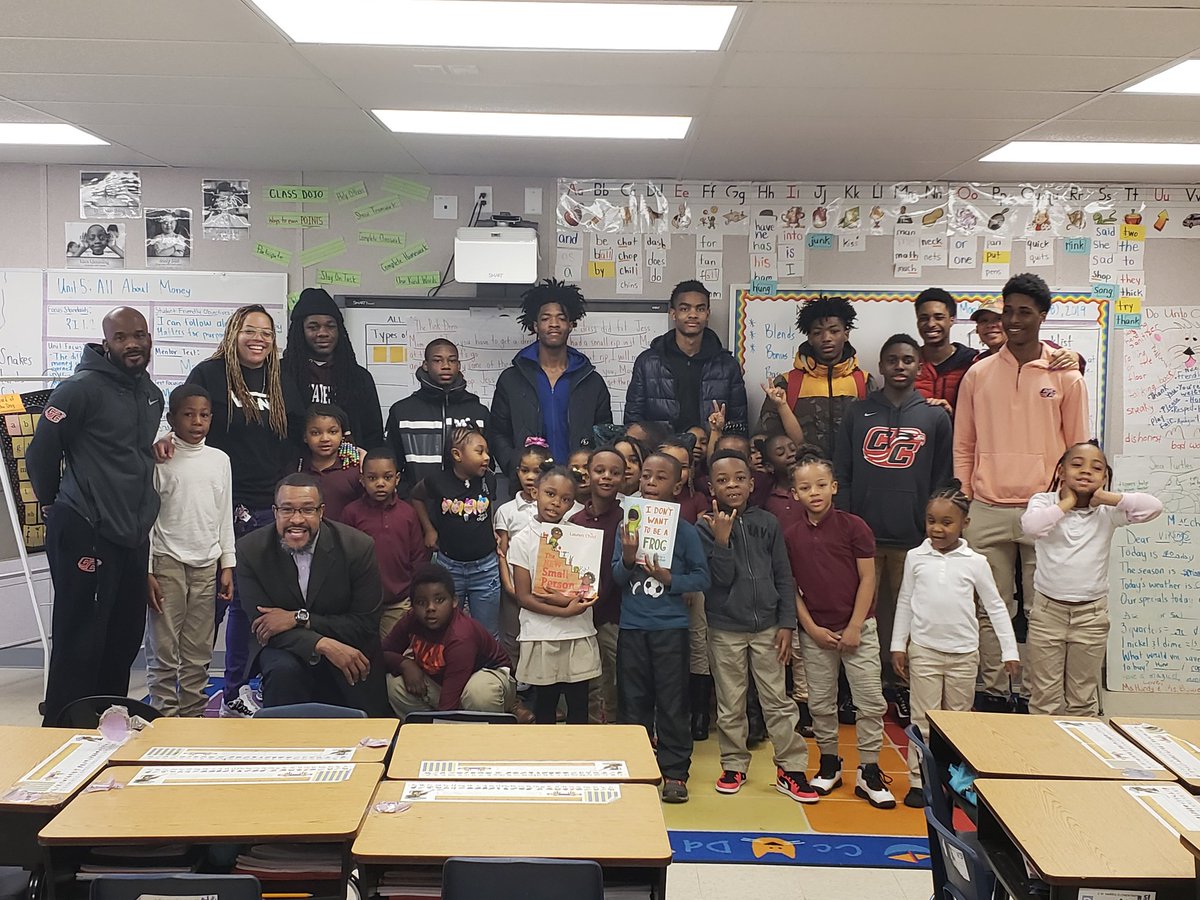 EbbonAllen's tweet image. Black Kings That Read would like thank Coach Battle and The Cesar Chavez (Parkside) Boys Basketball Team for reading to the scholars in Ward 7. Its More Than Basketball! We Are Ward 7!! #Chavez #DCHoops #CWHarris #CoachBattle #ANC7E #DCPS