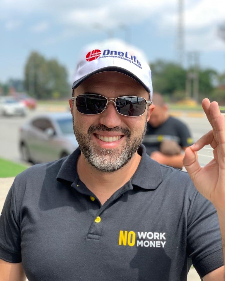 jcamposcc's tweet photo. La #FELICIDAD comienza con una sonrisa↕️💪.

#JonathanCampos #Emprendimiento #OneLife #OneCoin #Networking https://t.co/owgUCKUp9I