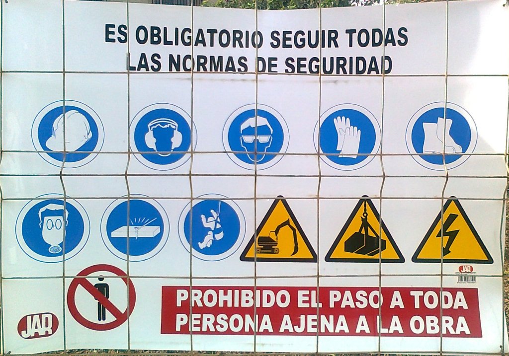 dsedocencia's tweet photo. Continuamos con el blog. Esta vez con mi primera actividad de #flippedclassroom relacionada con la Prevención de Riesgos laborales. #FlippedFP https://t.co/3T9vcgDpxd https://t.co/AESiOECDlU