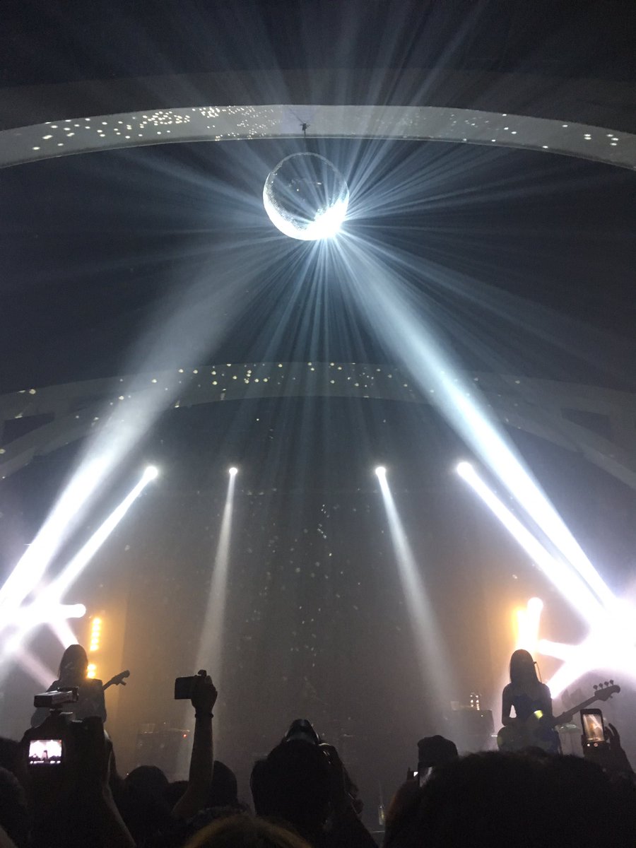 Terimakasih <a href="/Khruangbin/">Khruangbin</a> dan <a href="/RamayanaSoul/">RamayanaSoul</a> untuk hari ini! We had a great night... senangnya piringan hitamnya dilegalisir langsung 🤪❤️ kecup pipi <a href="/coldrebellion/">Negara Kesatuan Raka Ibrahim</a> pake bibir Aria