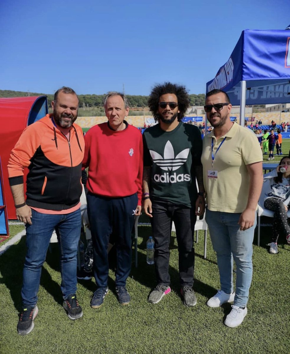 momatelecom's tweet photo. En @CupVillaPosadas  ⚽️⚽️pasamos momentos increíbles como la asistencia de #Marcelo, jugador del Real Madrid C.F.. 
Su pequeño jugaba en esta competición y también quiso estar presente. 🙌🙌
🤸‍♂️🤸‍♀️ Ha sido todo un honor ser patrocinador de esta primera edición. 💪 https://t.co/rctHIyraZX