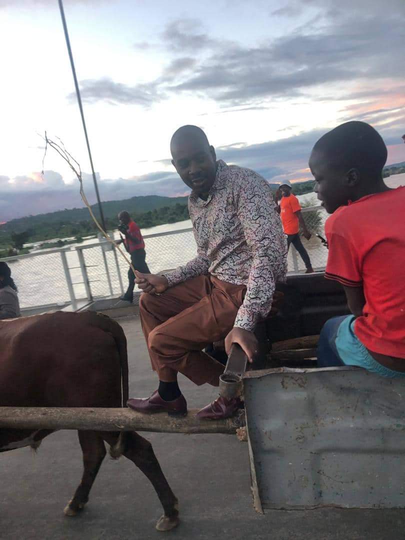 povonewstv's tweet photo. MDC leader Nelson Chamisa at Birchnough bridge today en-route to assess Cyclone Idai damage in the Manicaland province of Zimbabwe 

#CycloneIdai #Zimbabwe https://t.co/khkw0fAkV1