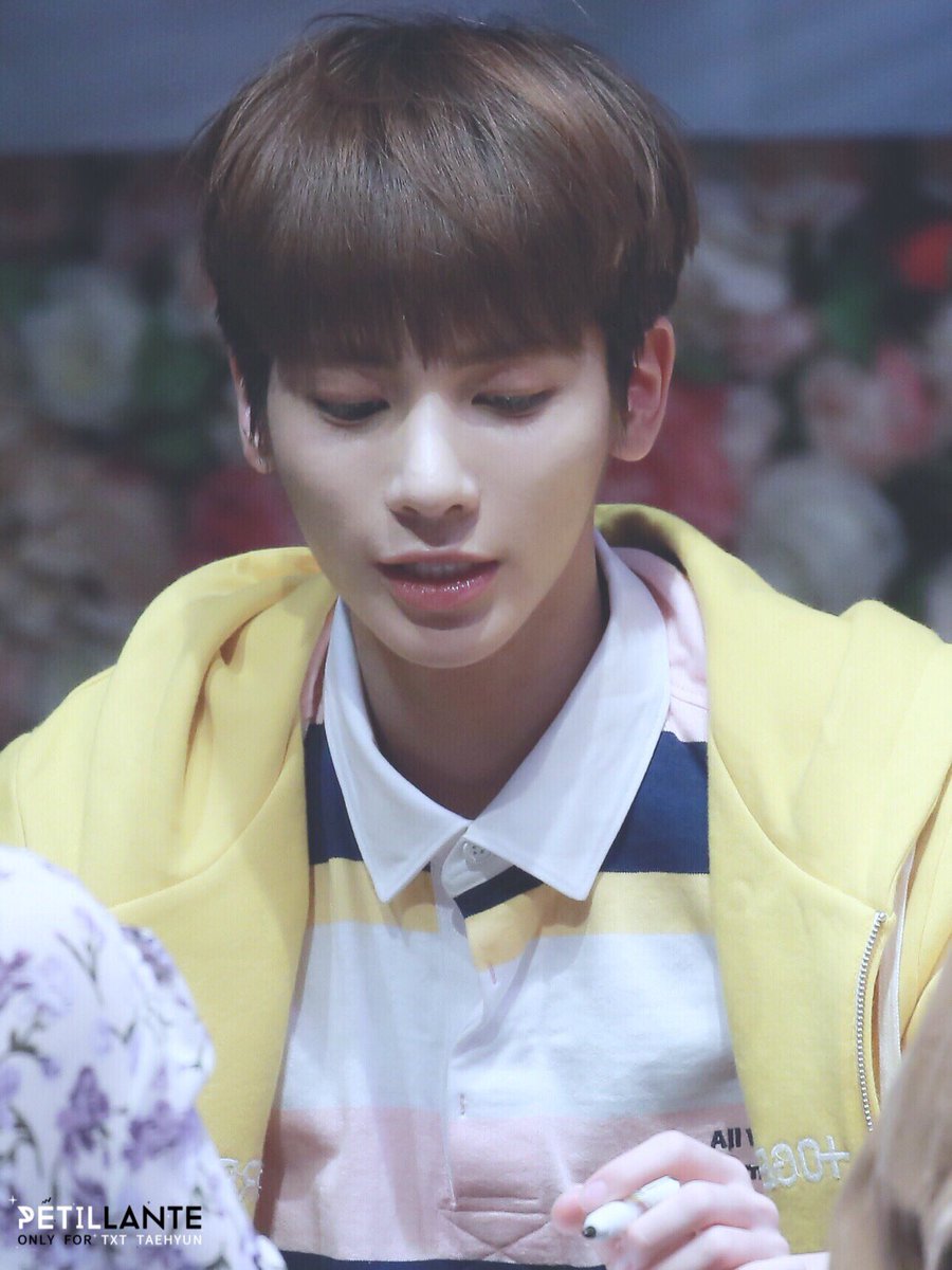 PetillanteTH_02's tweet photo. 190316 신촌팬싸 HQ💫
#TXT #투모로우바이투게더 #KANGTAEHYUN #TAEHYUN #태현 #강태현 #TOMORROW_X_TOGEHTER https://t.co/PpUrmr1UiJ