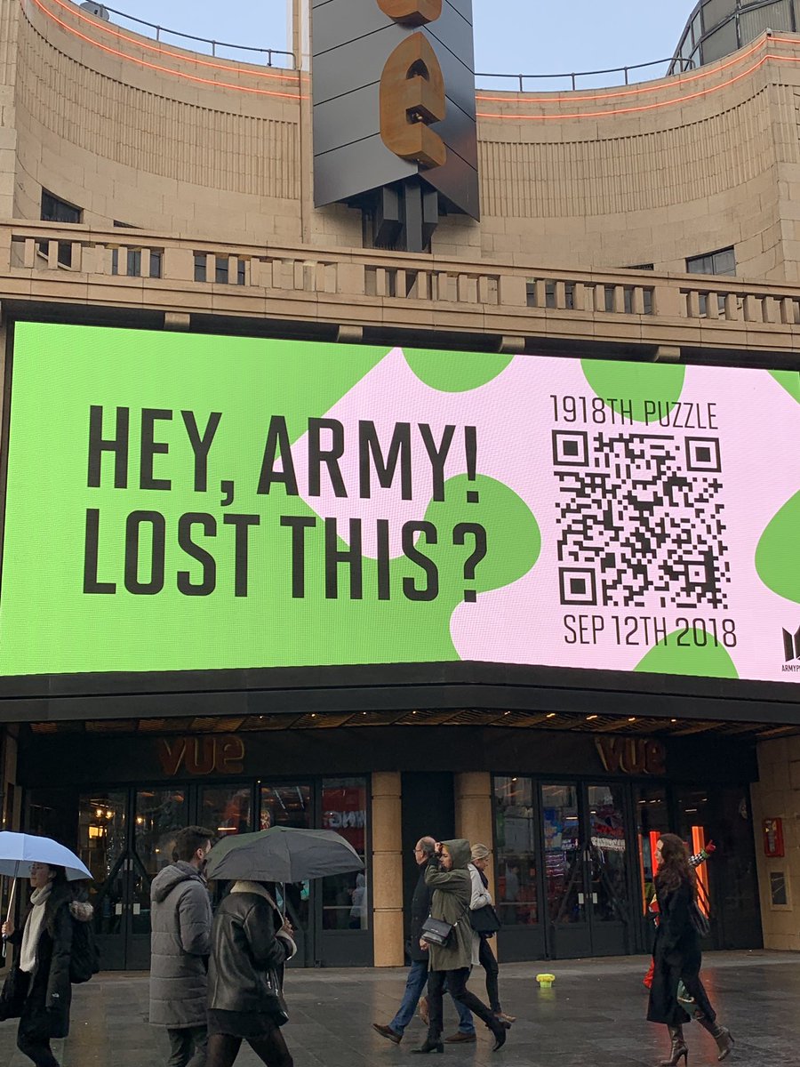 emilyyy_twt's tweet photo. Leciester square, London #ARMYPEDIA #BTSinLondon #HeyARMY @BTS_twt @ARMYPEDIA https://t.co/MIKKuJ4w94