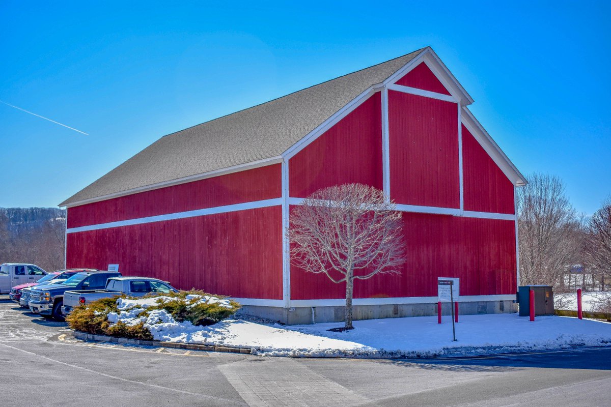 Have you ever wondered what this space was? - what would you like to see there? A brewery? New Restaurant? Comment below 👇