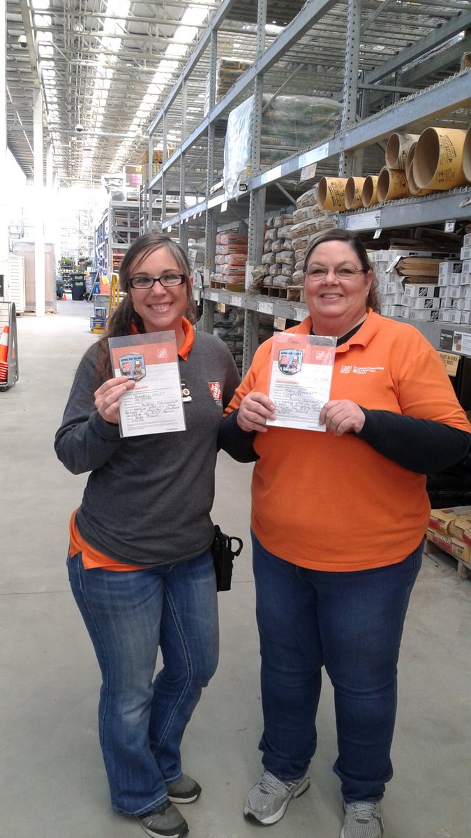 BleechRoss's tweet photo. Rocking the BIT Process and building great relationships with our store partners! Props ladies!
#TeamworkMakesTheDreamWork 
@JaySFuller1 @jeff_meitz @J_DavidsonHD @HiottBambie @Robin62201955 https://t.co/pjaBzE7Lrz