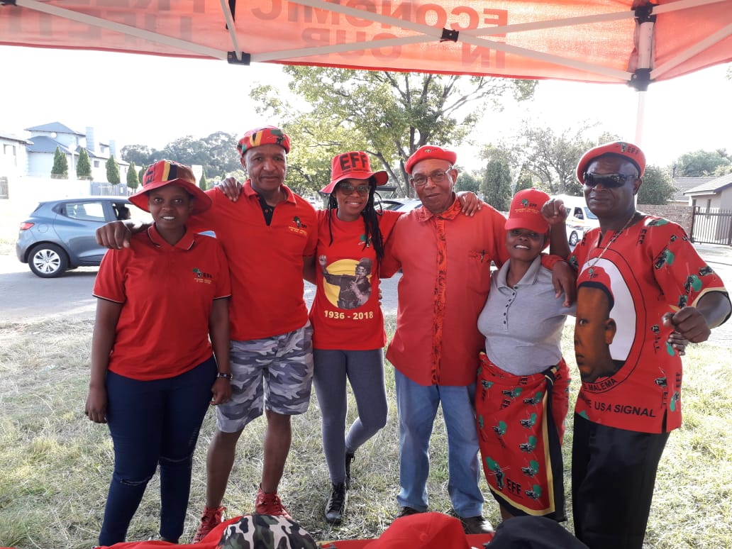thatomoletsane9's tweet photo. As we show visibility at ward 24 Crystal Park😍✊oksalayo so votela EFF
@MbuyiseniNdlozi
#EFFRed
#VoteEFF https://t.co/eXFYZEMA6T