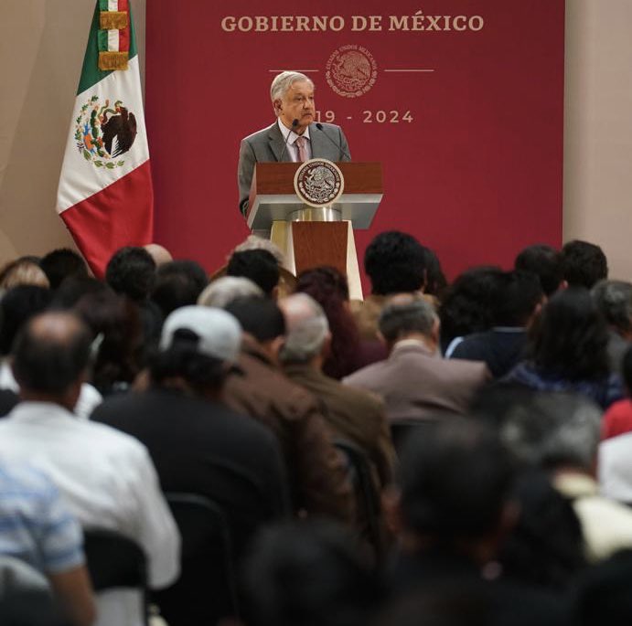 El Gobierno de México respetará todos los contratos que se firmaron con empresas particulares, nacionales y extranjeras, para la explotación de la industria petrolera en el marco de la llamada reforma energética, afirmó el presidente de México, Andrés Manuel López Obrador.