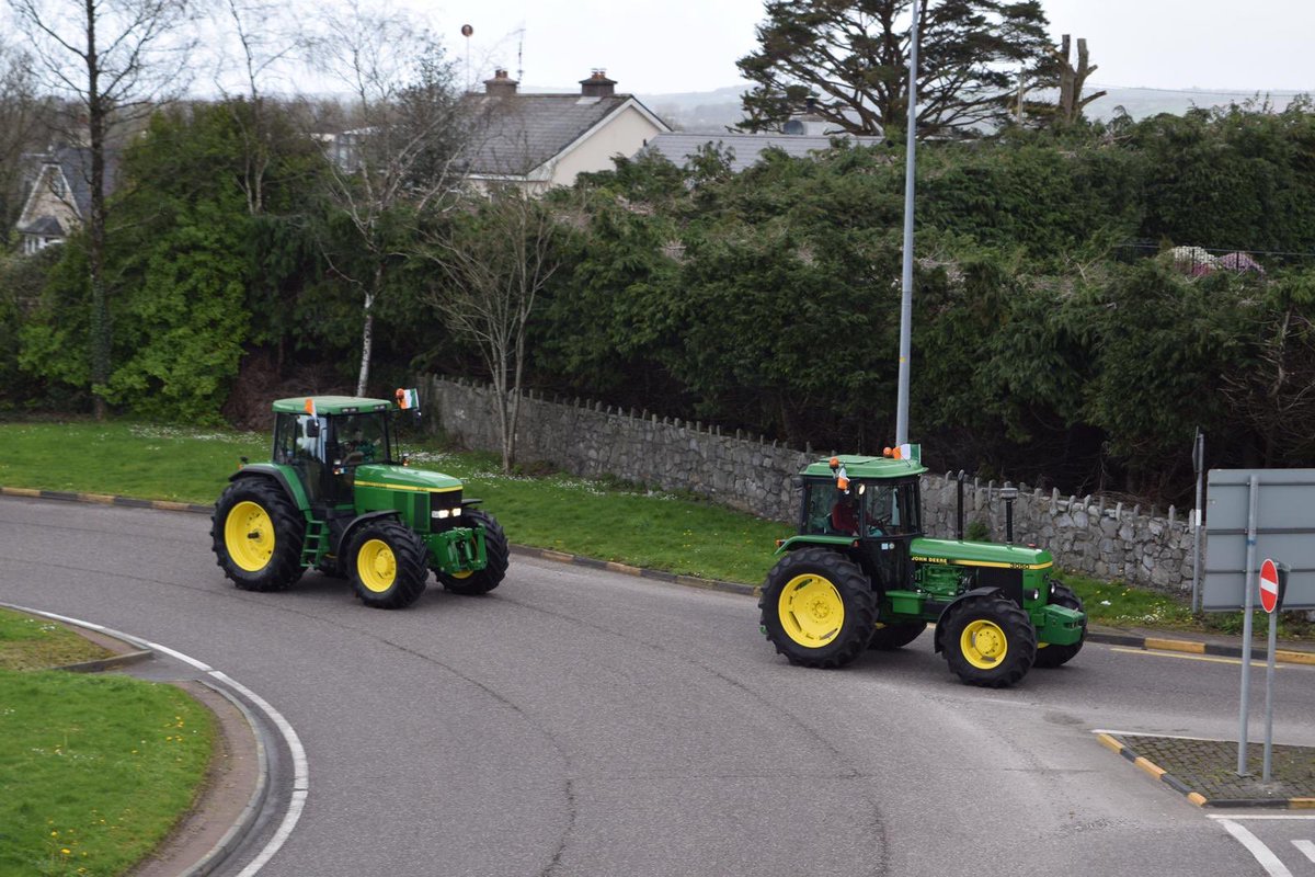 GrasstecLtd's tweet photo. John Deere 7810 &amp; 3050 all set for Midleton Tractor Run. #tractorrun #farm365 #JohnDeere https://t.co/g1yxlGRMjt