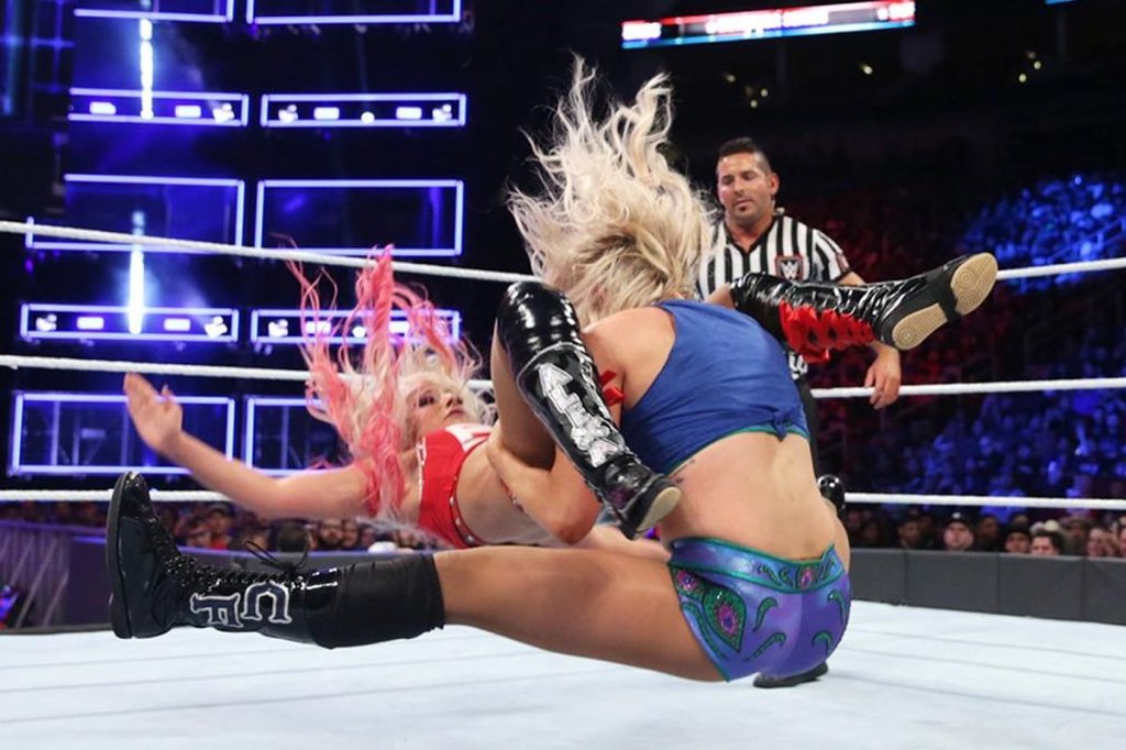 _WomenAllDay's tweet photo. النجمه @AlexaBliss_WWE :

( اصعب مباراه لعبتها في مسيرتي كانت امام @BeckyLynchWWE في مهرجان #TLC ، ولكن اجمل مباراه لعبتها كانت امام @MsCharlotteWWE في مهرجان #SurvivorSeries وذلك لانني لم اقابلها منذ ان كنا في @WWENXT ) https://t.co/ImOJARPtgP