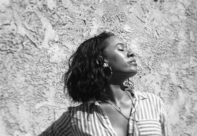 DinoraWalcott's tweet photo. Enjoying the sunshine 🌞
The rain has stopped, leaving us with clear skies and clean air (for a few days at least). My lungs are very thankful!!! 💖
•
•
#aftertherain #shinyface #newhairwhodis #funinthesun🌞 #blackandwhitela #lifeofanactor #goldev… https://t.co/DA6K6XaSnj https://t.co/cDK9JYRXUp