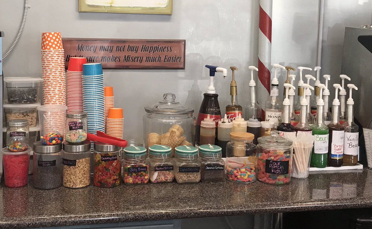 MCSweetIce's tweet image. Jelly beans, Sour Patch Kids and chocolate syrup are just a few of our many topping choices! Whatever you choose, it’s sure to be the perfect cherry on top of our tasty gelato! 🍦
