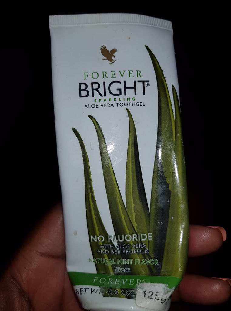 athivuyo's tweet image. Bathi Lindiwe Zulu looks like the Forever Living toothpaste here 🤣🤣🤣

#BeingBonang #Bonang #LindiweZulu #HouseOfBNG