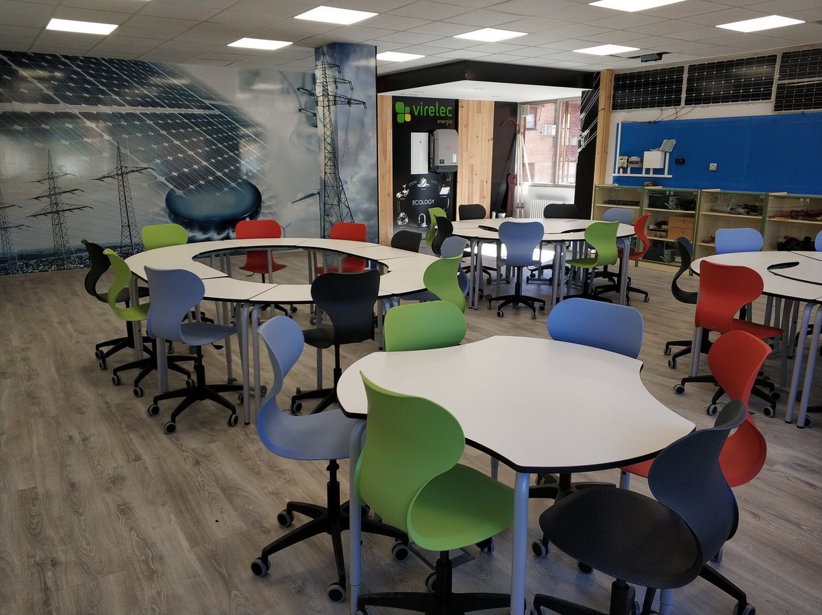 iestomvalmadrid's tweet photo. Ya casi está terminada nuestra #AULASOLAR que ya está generando #Energia .Pronto generará #Aprendizaje y #concienciamedioambiental #proyectopedagogico Gracias a #Virelecenergia y @ComunidadMadrid @Guadalupbragado https://t.co/wXHuVcgJAl