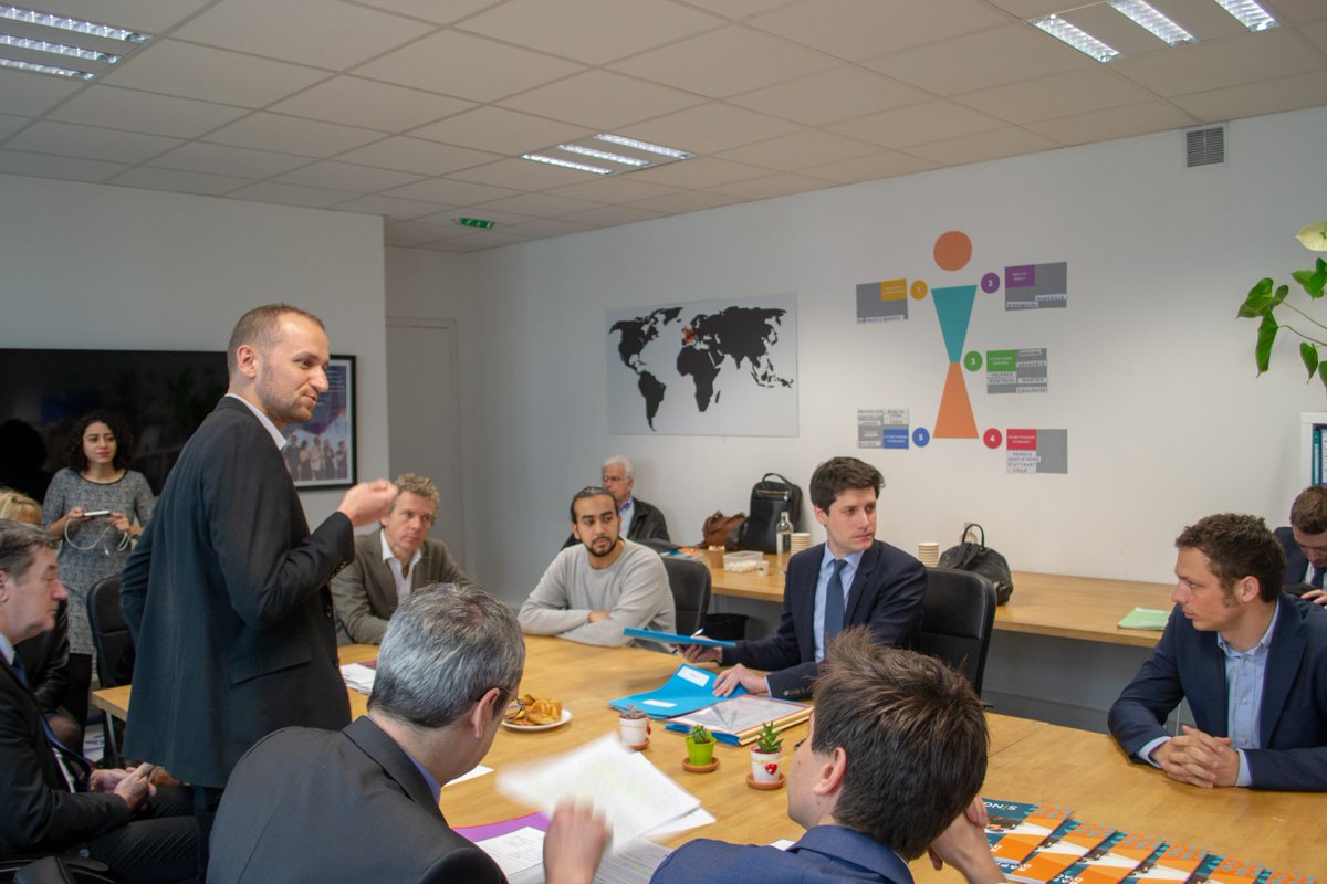 Lancement de l’appel à projets « cohabitations solidaires » par <a href="/J_Denormandie/">Julien Denormandie</a> dans les locaux de @SINGA_FRANCE, partenaire du dispositif d’hébergement citoyen de #réfugiés chez des particuliers piloté par la Dihal depuis 2017.

💻 gouvernement.fr/lancement-de-l…