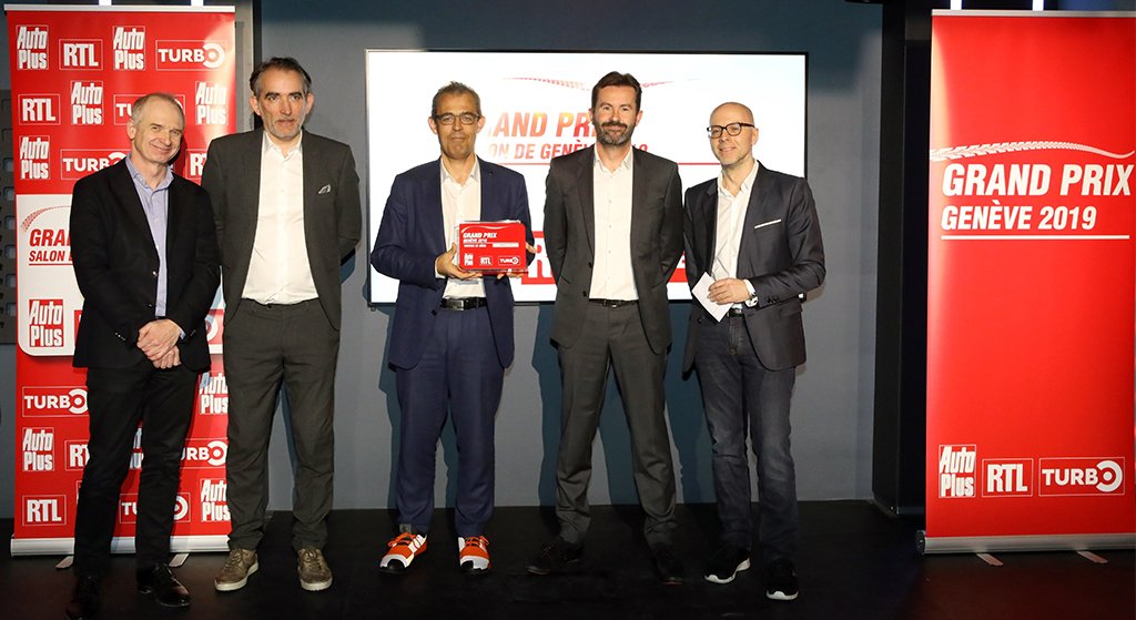 CornwallNissan's tweet photo. The all-new #RenaultCLIO wins its 1st award for the best production car at #GIMSSWISS #GIMS2019 at the #AutoPlusMag / #RTLFrance / #turbofr Grand Prix https://t.co/axGNOQdq4e https://t.co/pfyl5nzmj9