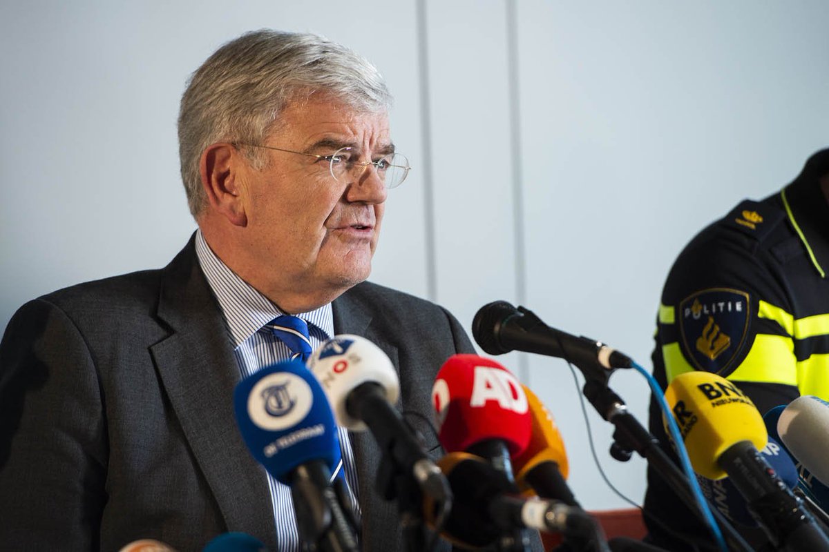 RBOosterbroek's tweet photo. Tijdens persconferentie Utrecht is bekendgemaakt dat verdachte van schietpartij tram is gearresteerd. https://t.co/d2fBxf7Uv8