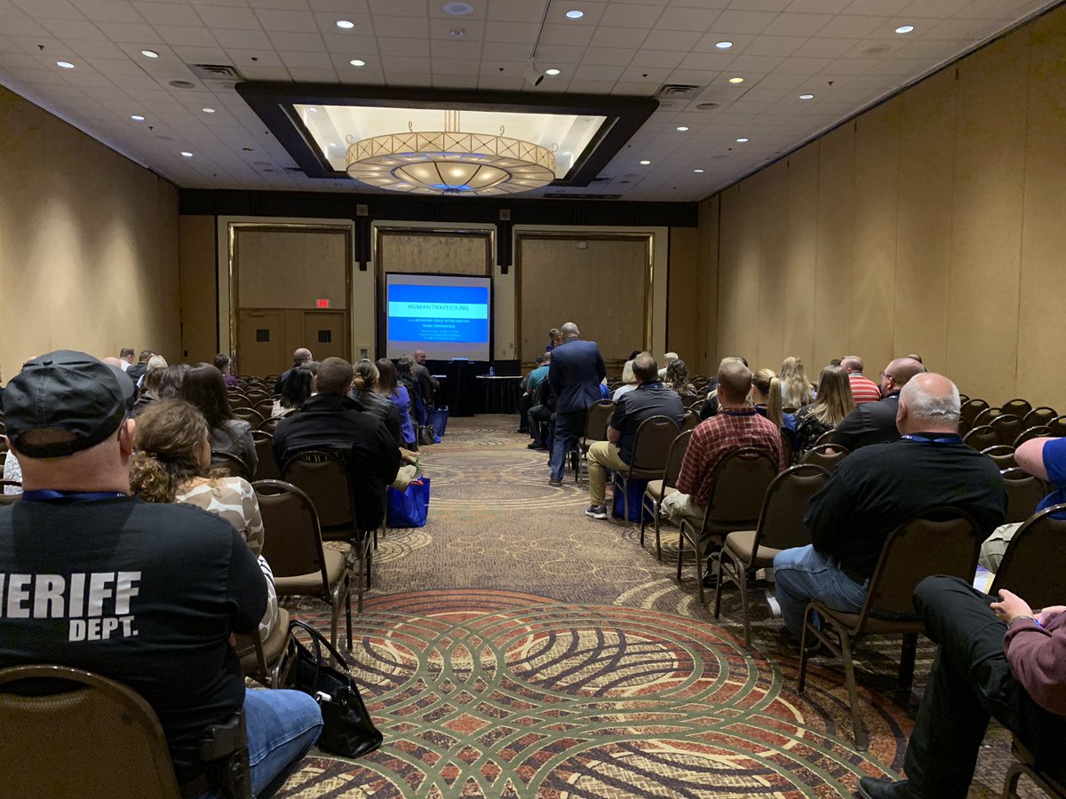 MOCIT4's tweet photo. We love seeing full sessions! Thank you to our speakers from @MOHospitals, @MentalHealthMO, @MoCorrections, @stlcountypd, and @nationalcops! #MOCITCONF19 https://t.co/vHRYAKeMFw