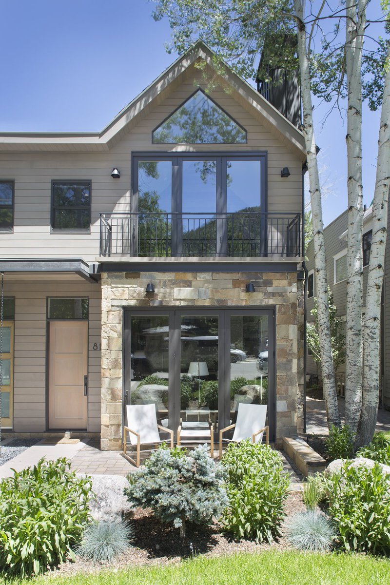 ForumPhi's tweet photo. The addition of nearly 2,000 square feet to this residence was the biggest part of this transformation––more room means additional space to design and extra accommodations for the homeowners. Look at the final result on the site––link below! #ForumPhi

https://t.co/R6FC9WPF1z https://t.co/TKV2X5Soiw