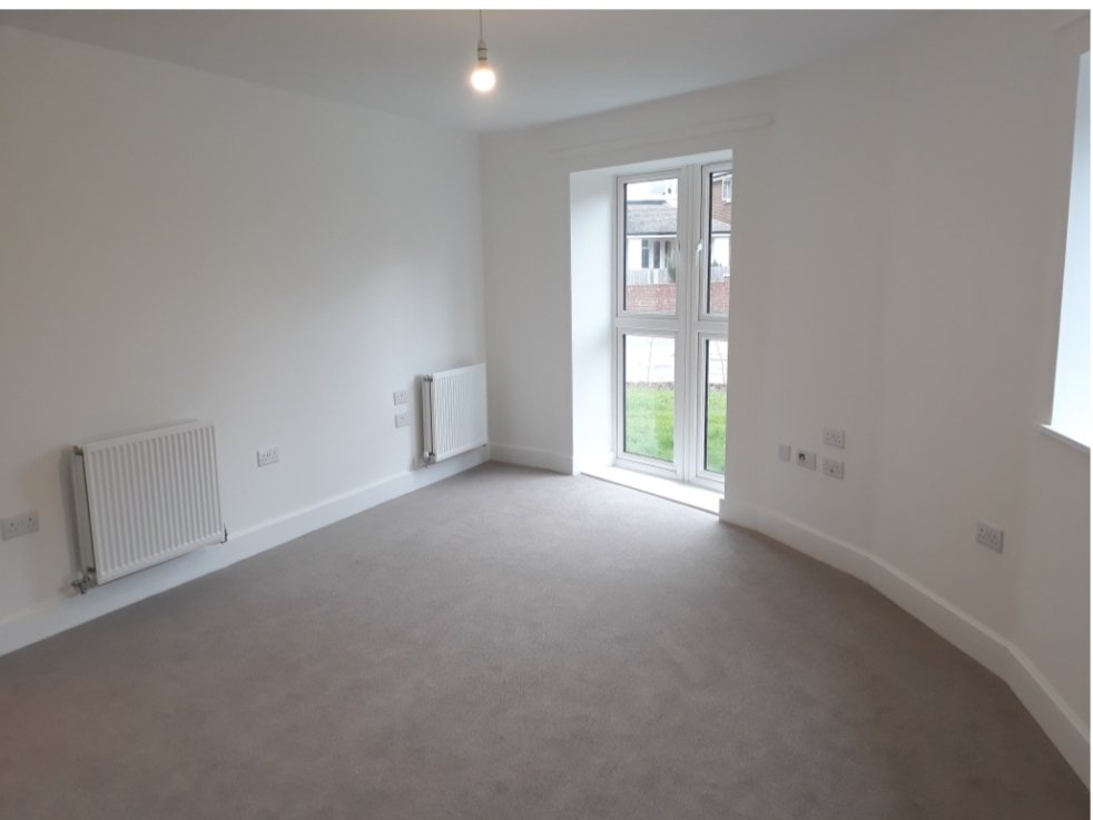 Hannah_Scan1an's tweet photo. That's 15 Rent-to-Buy tenants all moved into their new homes at Ashton Walk, Woolston! 👍🏼Lots of happy faces 😁 Fantastic work team! @SMARTLiveBetter @RadianHomes @radiangroup https://t.co/RkpLn1127m