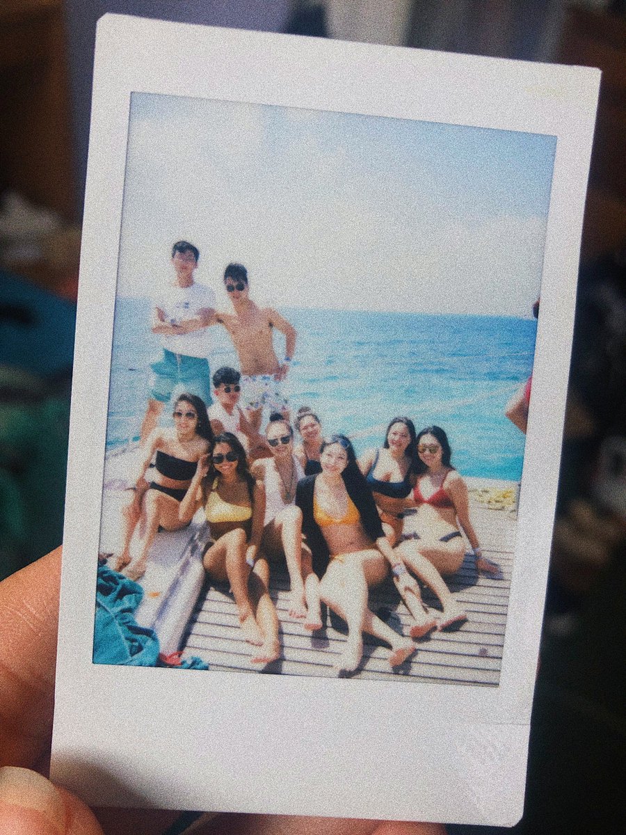 KatrinaCoronel4's tweet photo. already missing the weather in mexico :( https://t.co/tL4eMBz0H9