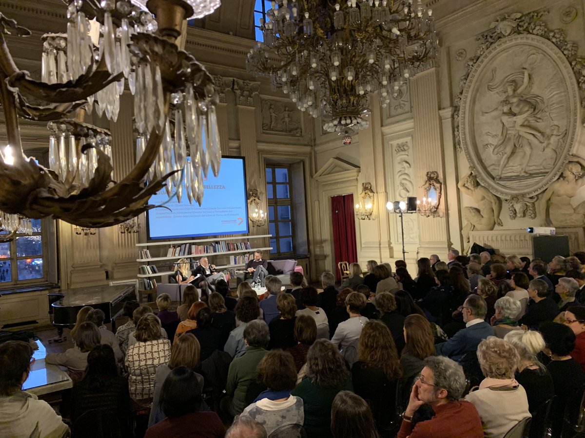 🗣 .<a href="/Granvilas/">Manuel Vilas</a>: «A volte penso che il narratore di questo romanzo, che in teoria dovrei essere io, sia invece un vampiro. Spesso non sono d’accordo con lui, quando è così punk, così estremo»

Aspettando #SalTo19